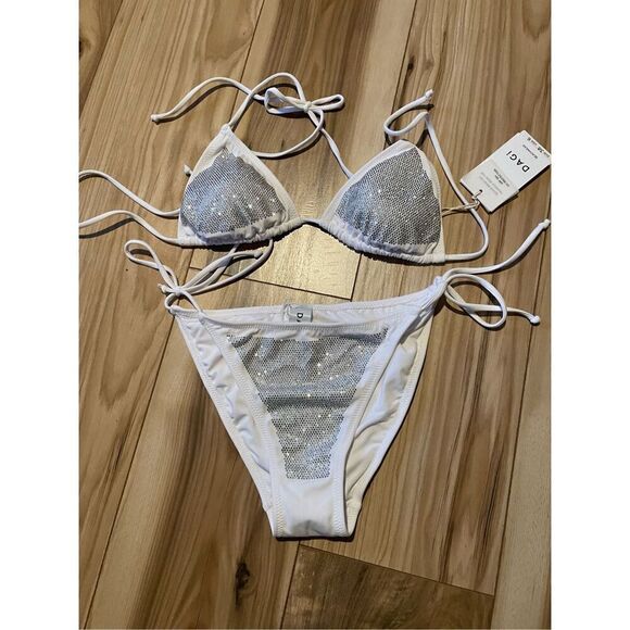 NWT DAGI Sparkly White Bikini Swimsuit 2 Pieces with Sun Protection Size 6 - Picture 1 of 4